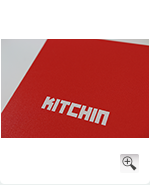 Prägung des Kitchin Logos in weiß