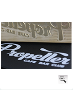 Propeller Bar mit Logo