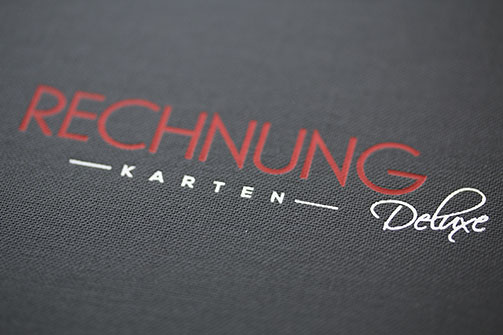 Rechnungsmappe mit geprägtem Logo mehrfarbig