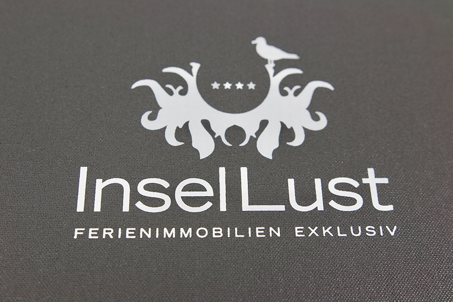 Insellust exklusive Ferienimmobilien GmbH mit Logo, Heißfolienprägung