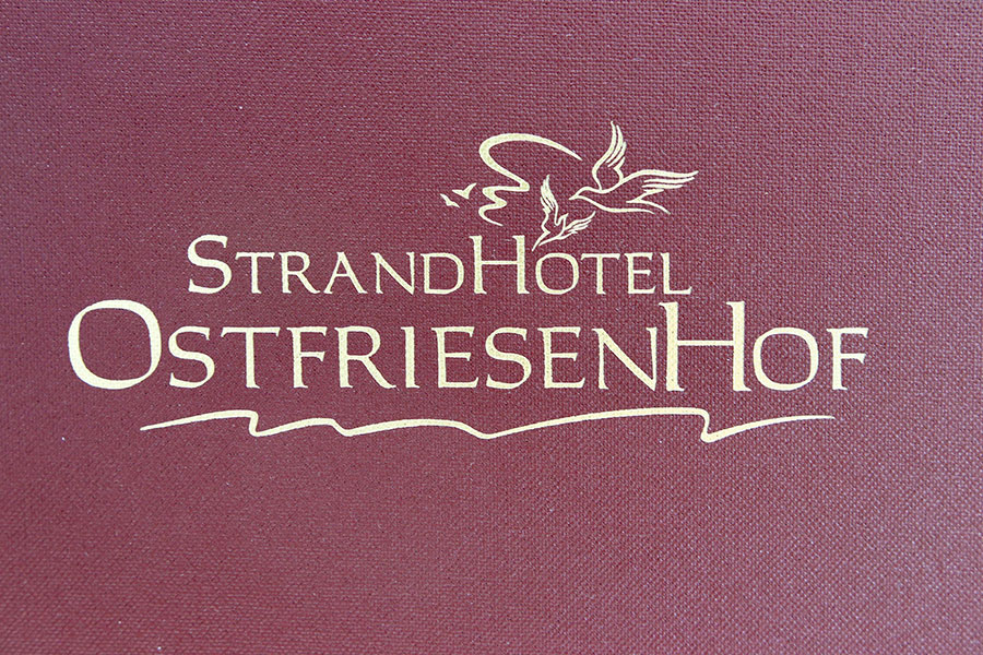 Strandhotel Ostfriesenhof mit Zimmermappen, Logo