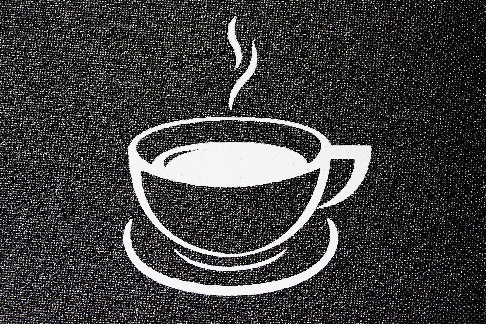 Kaffeetasse in weiß geprägt