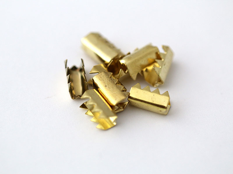 Gummikordeln in Ring-Verschluss gold