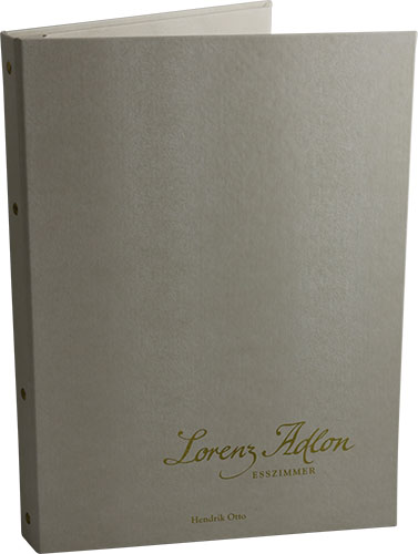 Lorenz Adlon Esszimmer / Hotel Adlon Kempinski mit Weinkarte, Buchschrauben, Siebdruck